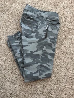 Democracy Gray Camo Skinny Jeans